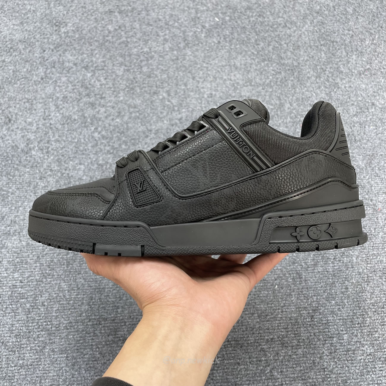 Louis Vuitton White Monochrome Louis Vuitton Lv Trainer White Black (3) - www.newkick.vip